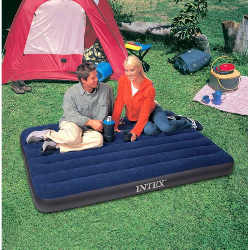 Juego de colchón inflable mullido clásico Intex con 2 almohadas y bomba  manual doble rápida, 2 plazas